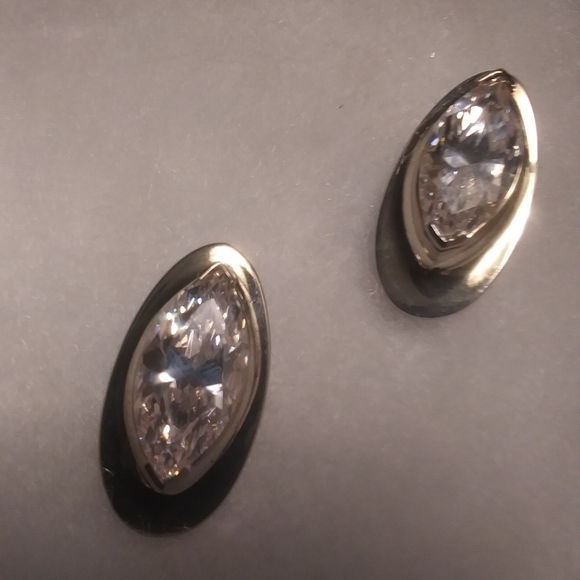 Earrings - Picture 3 of 3